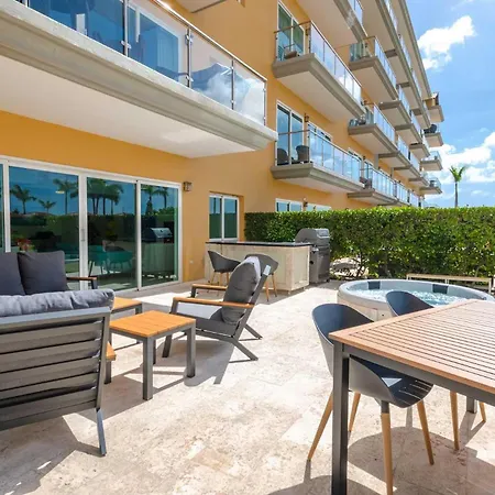 Beachfront - Coral Sea Garden 3Br Condo - P116